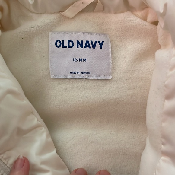 Old navy baby puffer vest 12-18m - Picture 3 of 3